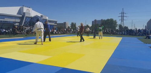 В Новосибирске в рамках фестиваля «Сайри лола» прошли соревнования по национальной борьбе гуштингири В Новосибирске в рамках фестиваля «Сайри лола» прошли соревнования по национальной борьбе гуштингири
